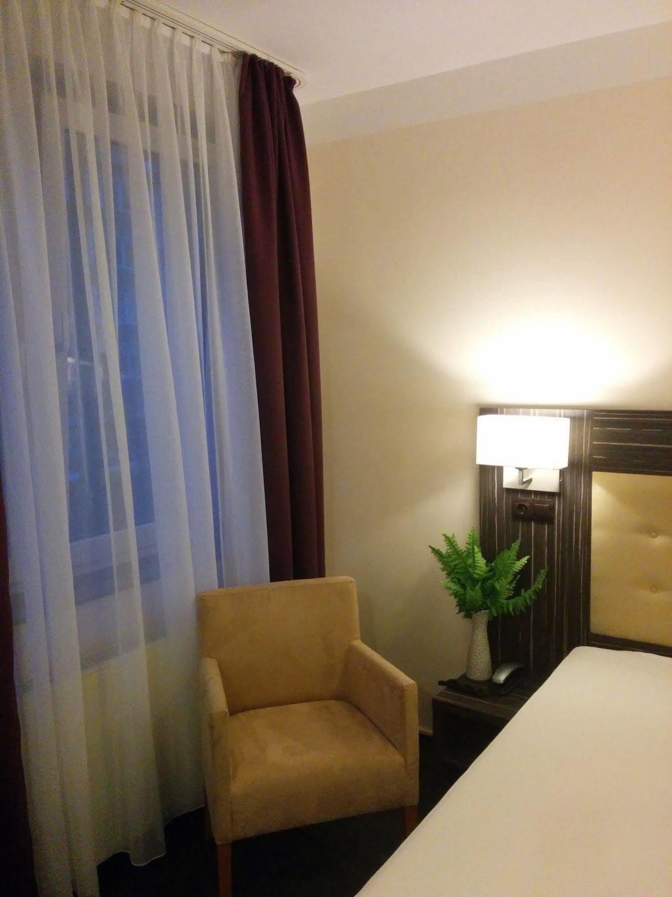 Hotel Famosa ดุสเซลดอร์ฟ ภายนอก รูปภาพ