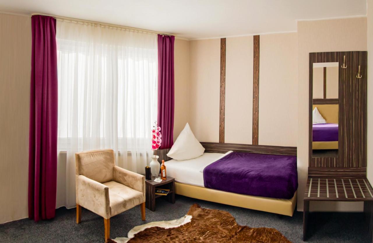 Hotel Famosa ดุสเซลดอร์ฟ ภายนอก รูปภาพ