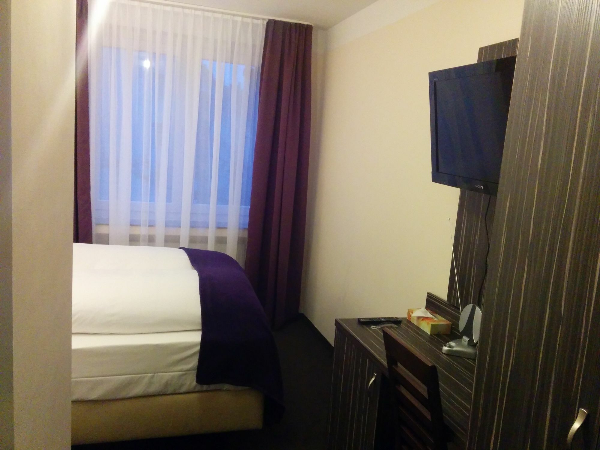 Hotel Famosa ดุสเซลดอร์ฟ ภายนอก รูปภาพ